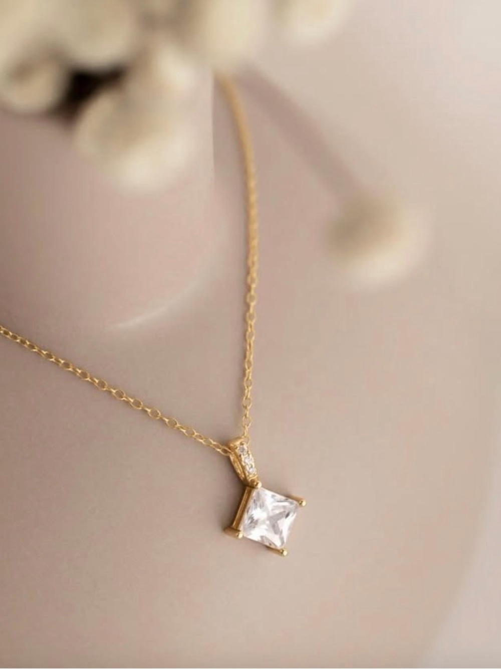 NWT 18k Gold Finish Pendant Necklace